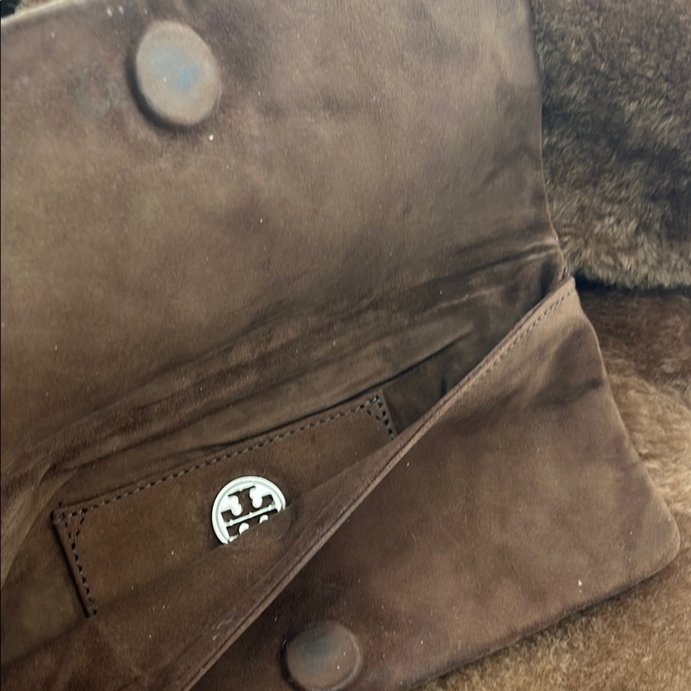 Tory Burch vintage Brown Beaded suede Clutch. Measures 9.5” x 4.5” - Picture 4 of 7